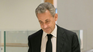 Frankreichs Ex-Pr&auml;sident Sarkozy ist Fu&szlig;fessel aus Altersgr&uuml;nden wieder los