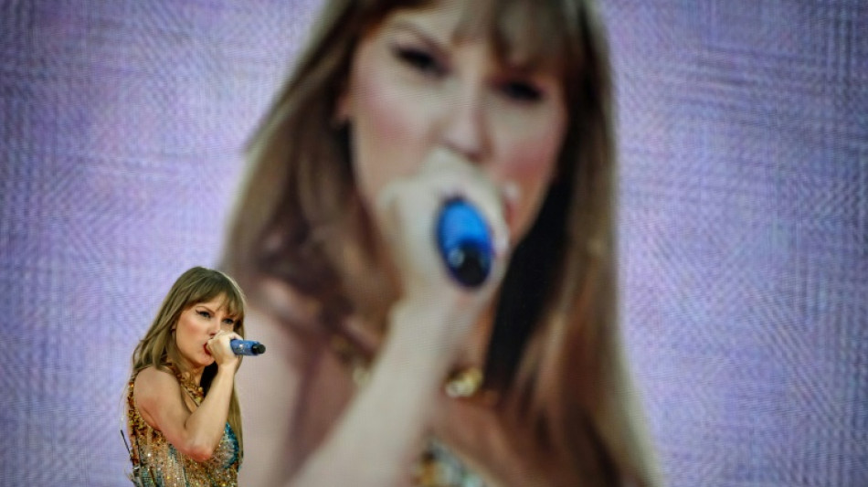 Taylor Swift volta aos palcos em Londres ap&oacute;s amea&ccedil;a de atentado em Viena