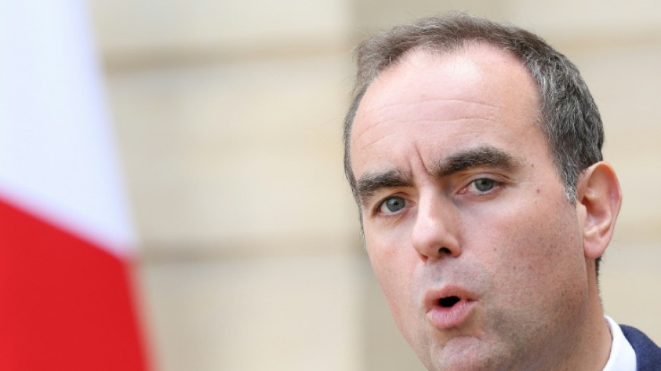 El primer ministro franc&eacute;s denuncia la "violencia urbana" de las protestas de los liceos
