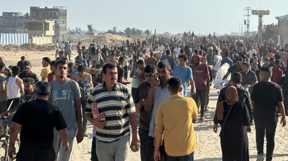 Miles de personas se precipitan hacia un nuevo centro de distribución de ayuda en Gaza