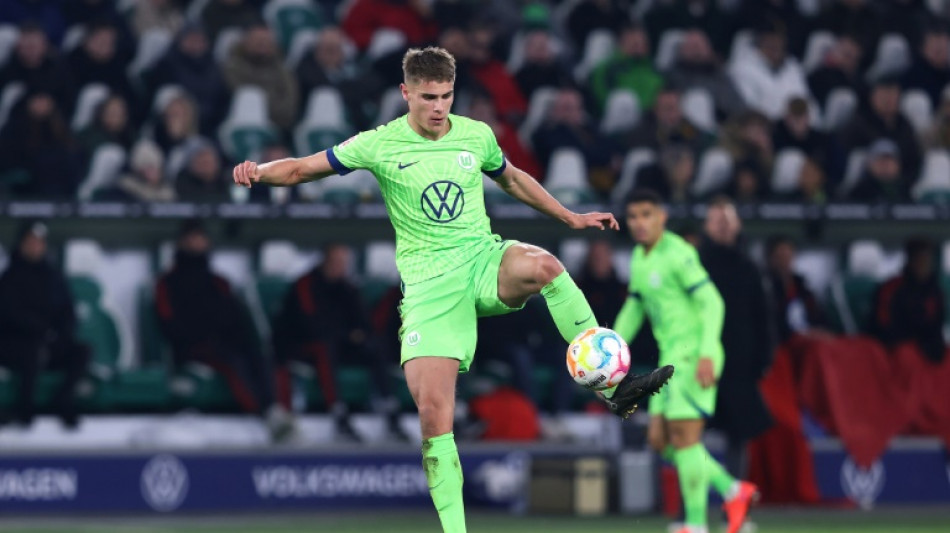 Tottenham anuncia zagueiro holand&ecirc;s Micky van de Ven