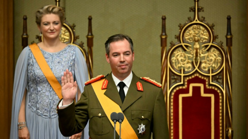 Guillermo presta juramento como gran duque de Luxemburgo tras la abdicación de su padre