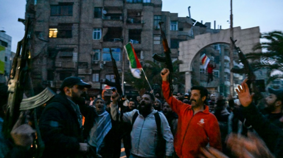 Rebeldes s&iacute;rios tomam Damasco e anunciam o fim do regime de Assad
