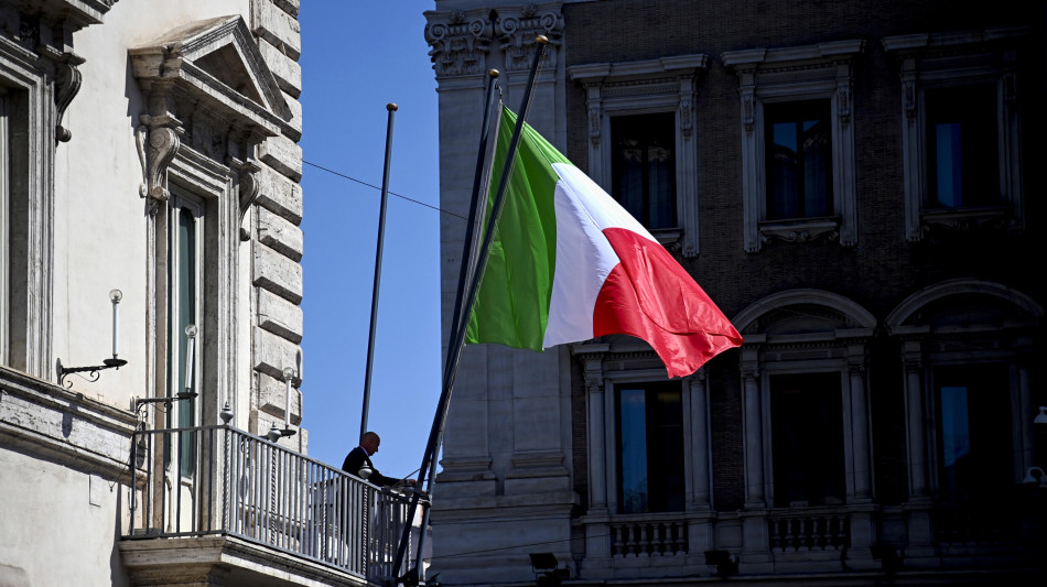 Mattarella, 'il Tricolore incarna unit&agrave;, libert&agrave;, democrazia e coesione'