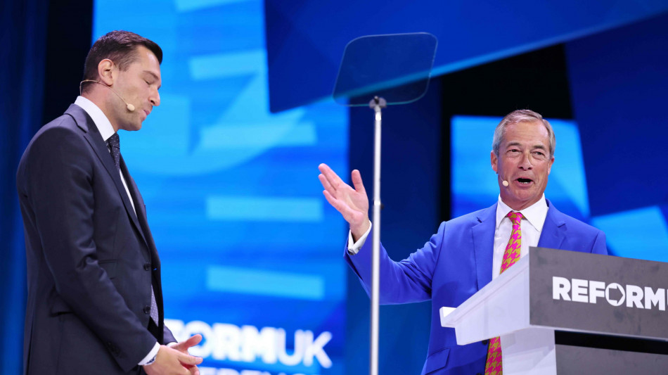 Farage e Bardella firmano intesa anti-migranti al congresso di Reform