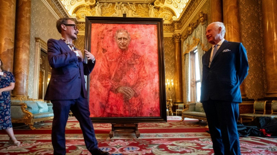 Coroa britânica revela retrato oficial do rei Charles III