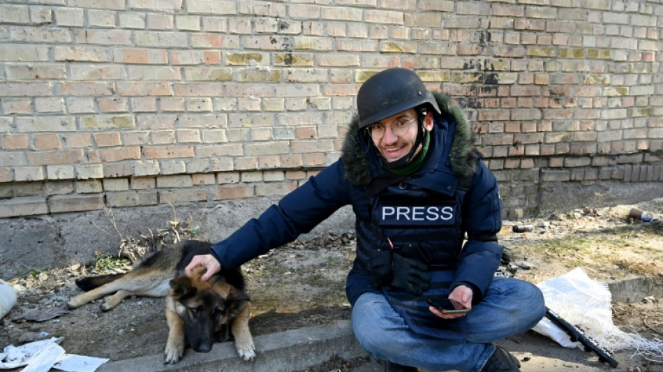 Canal+ da Fran&ccedil;a homenageia jornalista da AFP Arman Soldin