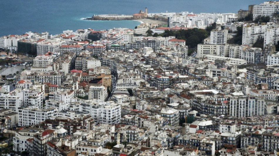 Argelia adopta ley que califica de crimen la colonizaci&oacute;n francesa y pide reparaciones