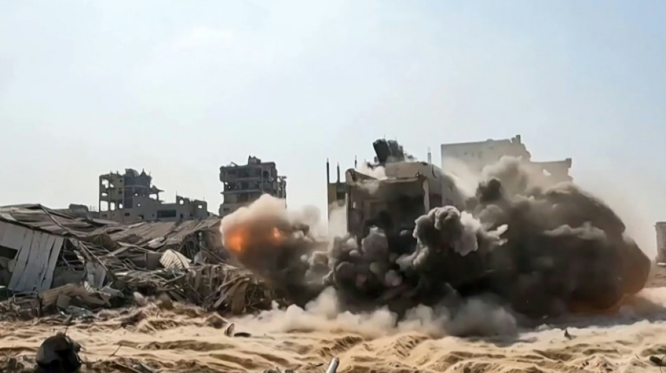 Ativistas judeus e &aacute;rabes percorrem Tel Aviv com mensagens de paz