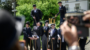 Cientos de imitadores de Charlie Chaplin se re&uacute;nen en Suiza