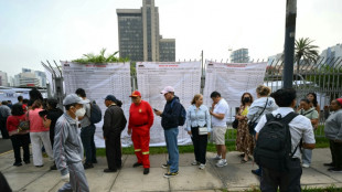 Los peruanos votan por un nuevo presidente agotados por el crimen y la convulsi&oacute;n pol&iacute;tica