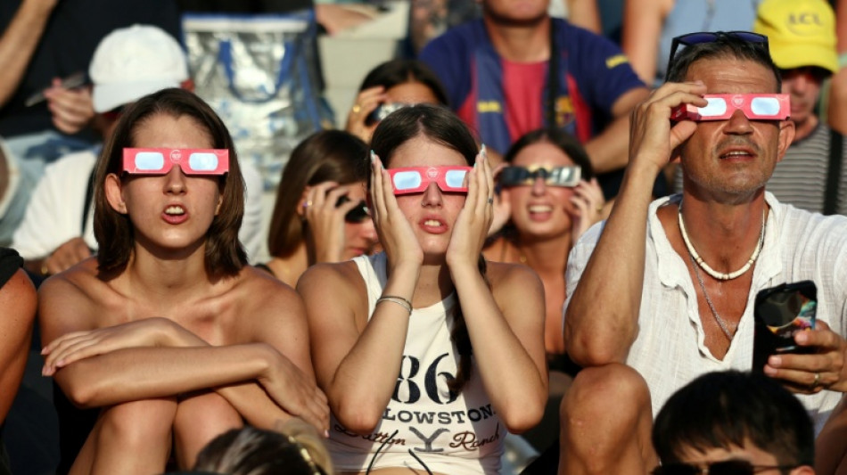 "Piel de gallina" ante esta "luz rara": el eclipse solar maravilla a Espa&ntilde;a