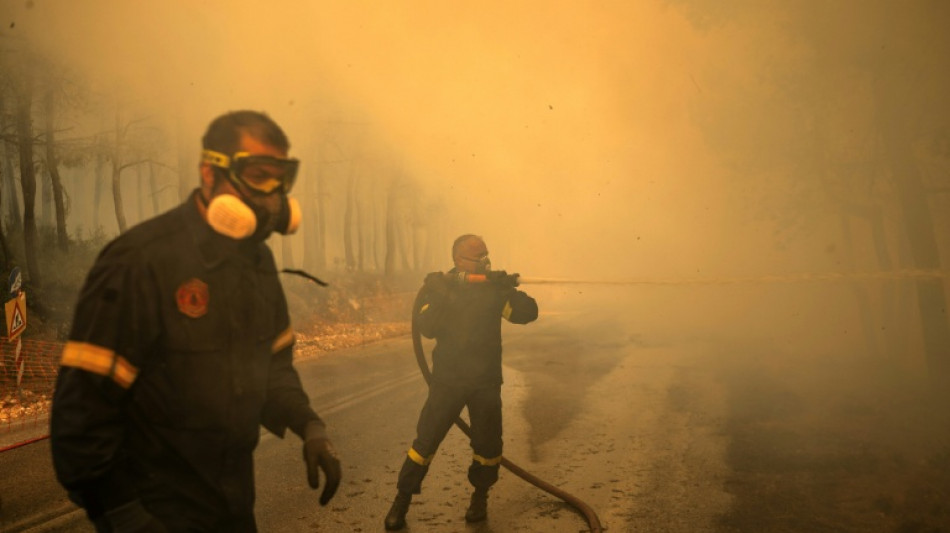 Incendies en Gr&egrave;ce: situation "extr&ecirc;mement difficile" en raison de vents violents