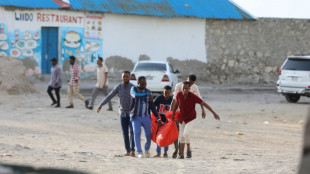 Atentado islamista em praia da Som&aacute;lia deixa ao menos 37 mortos