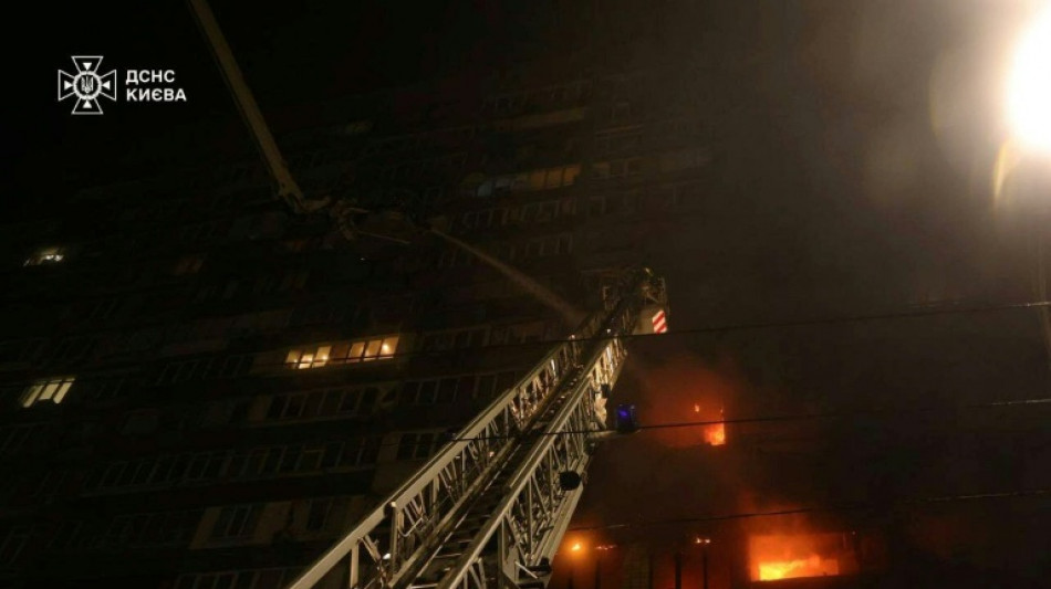 Coupures d'électricité à travers l'Ukraine après de massives frappes russes