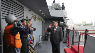 El líder norcoreano visita un buque destructor construido para "castigar provocaciones"
