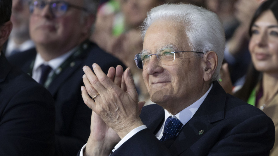 Mattarella, adoperarsi perch&egrave; la gente torni a votare