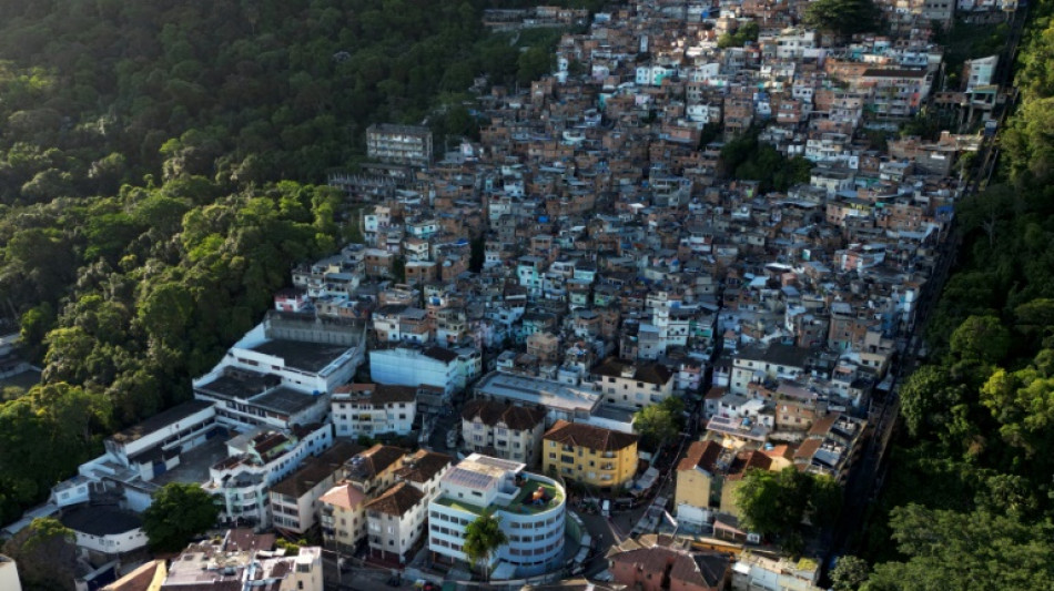 Pobreza cai ao n&iacute;vel mais baixo desde 2012 no Brasil