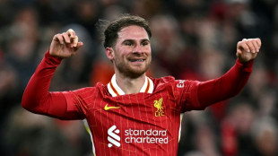 Liverpool vence Newcastle (2-0) e dispara no Ingl&ecirc;s; Arsenal s&oacute; empata