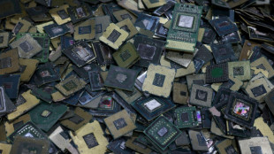 Reino Unido recupera el oro de los residuos electr&oacute;nicos para hacer joyas