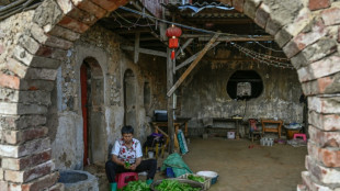 El hombre que construyó un edificio insólito para resistir a un proyecto turístico en China