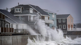 Powerful storm pummels US Northeast