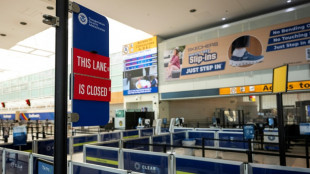 Trump droht Fluglotsen wegen "Shutdown"-Abwesenheit mit Gehaltskürzungen