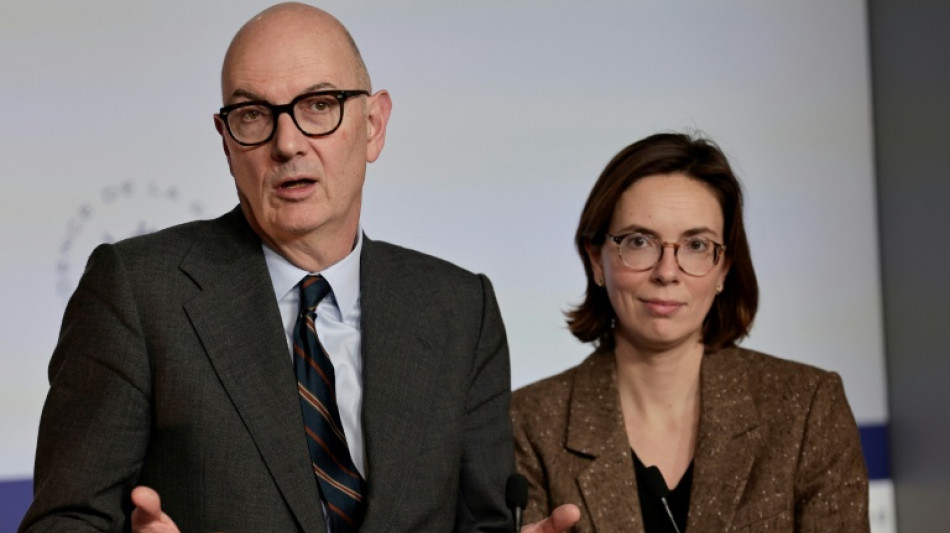 La "loi sp&eacute;ciale" au Parlement, rendez-vous en janvier pour reparler budget