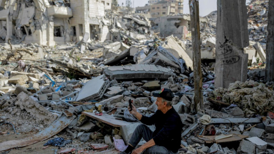 Las tarjetas virtuales eSIM, el canal de comunicaci&oacute;n de los gazat&iacute;es con el exterior