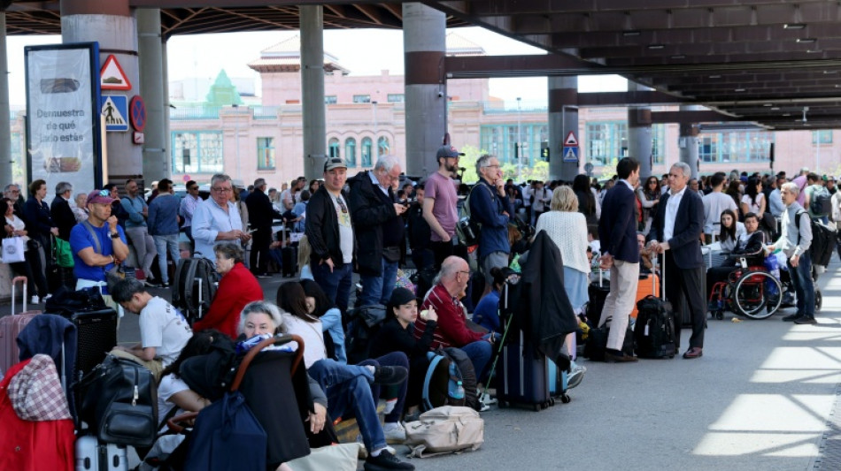 El operador público español y las compañías eléctricas se culpan mutuamente del apagón