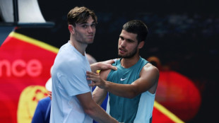 Draper abandona por les&atilde;o e Alcaraz avan&ccedil;a &agrave;s quartas do Aberto da Austr&aacute;lia