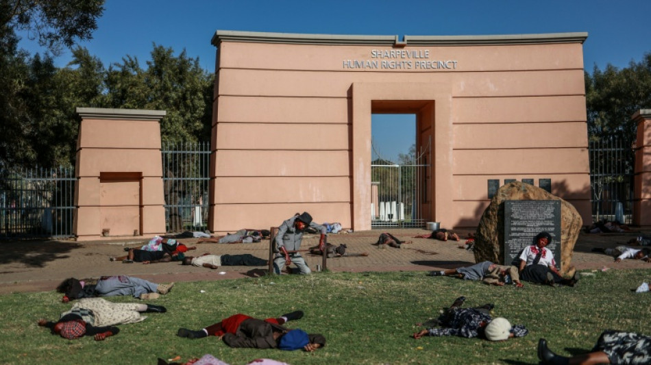 Sobreviventes de massacre de 1960 na &Aacute;frica do Sul processam o Estado