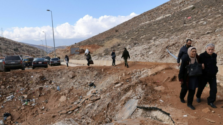 A la fronti&egrave;re syro-libanaise, des taxis coinc&eacute;s apr&egrave;s des frappes isra&eacute;liennes