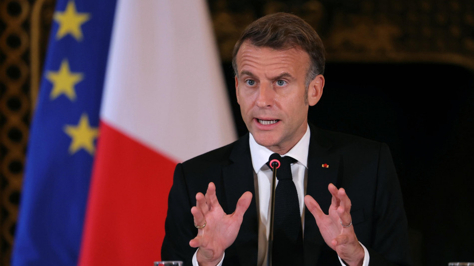 Macron convoca i leader dei partiti all'Eliseo