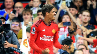 United confirma les&atilde;o de Varane, que ser&aacute; desfalque por 'v&aacute;rias semanas'