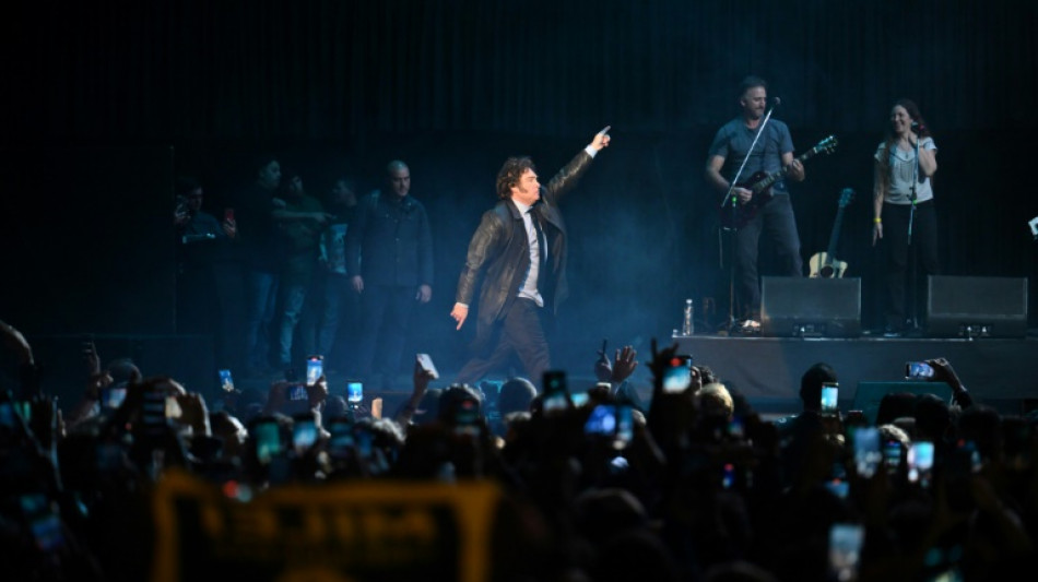 Argentine: le pr&eacute;sident Milei en rockstar et prof d'&eacute;co pour pr&eacute;senter son dernier livre