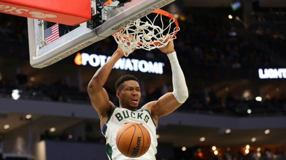 Antetokounmpo explota con 64 puntos, r&eacute;cord personal, en caliente revancha de Bucks