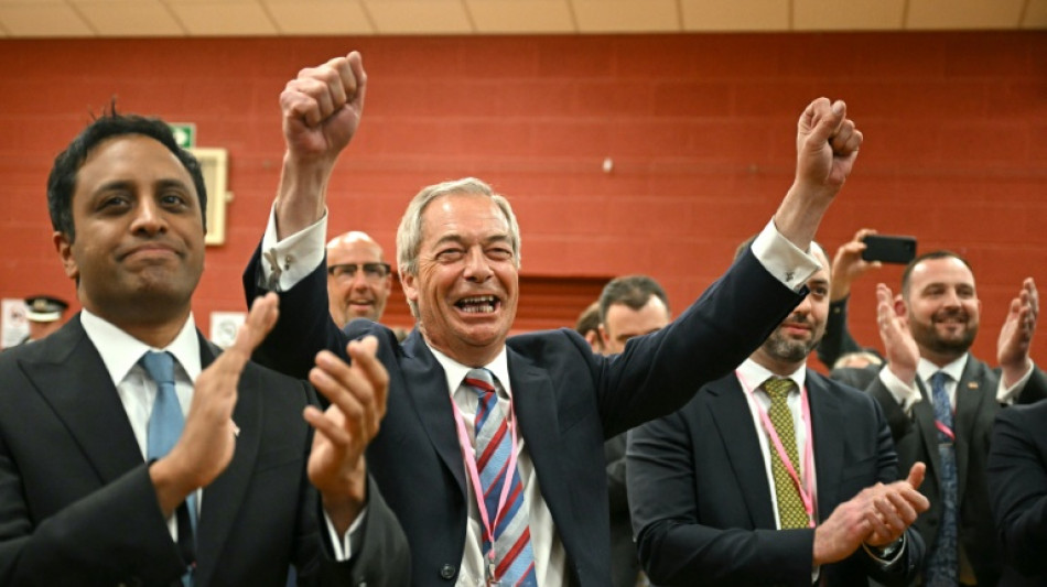 La extrema derecha británica afianza su ascenso y quita un escaño a los laboristas