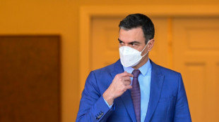 España elimina casi del todo el uso de mascarilla en interiores