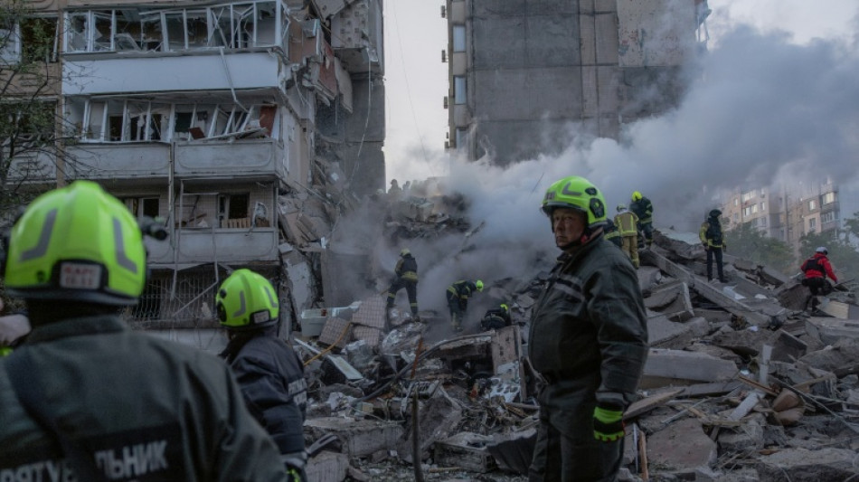 Ukraine: un mort et 16 bless&eacute;s dans une vaste attaque nocturne sur Kiev