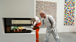 Britischer K&uuml;nstler&nbsp;Damien&nbsp;Hirst verbrennt tausende seiner Kunstwerke