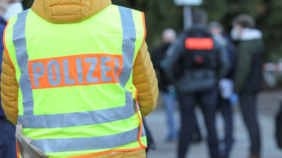 Tote in Straßengraben in Schleswig-Holstein: Polizei sucht flüchtigen Autofahrer