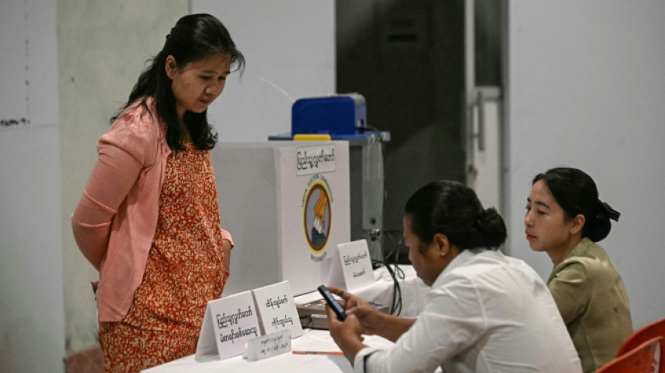 Mianmar celebra elei&ccedil;&otilde;es legislativas organizadas pela junta militar