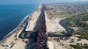 Tausende Pal&auml;stinenser auf dem Weg in ihre Heimatorte im Norden des Gazastreifens