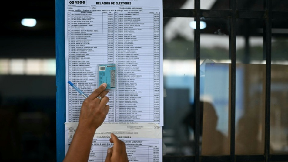 Pr&eacute;sidentielle au P&eacute;rou : attente sous tension apr&egrave;s un vote chaotique