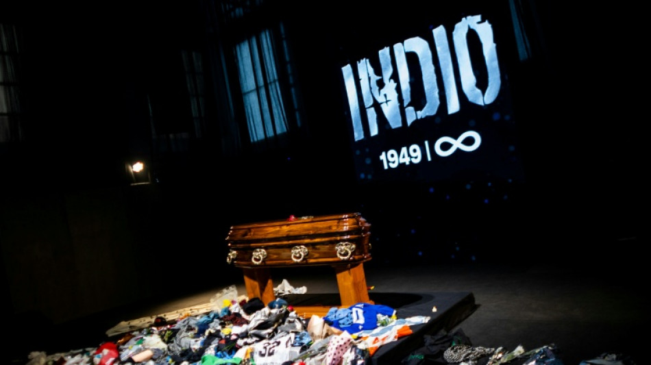 Una multitud da el &uacute;ltimo adi&oacute;s al 'Indio' Solari, icono del rock argentino
