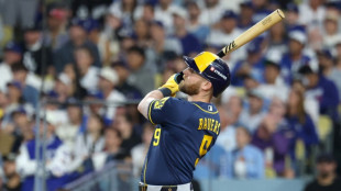 Brewers blasts leave Dodgers on brink