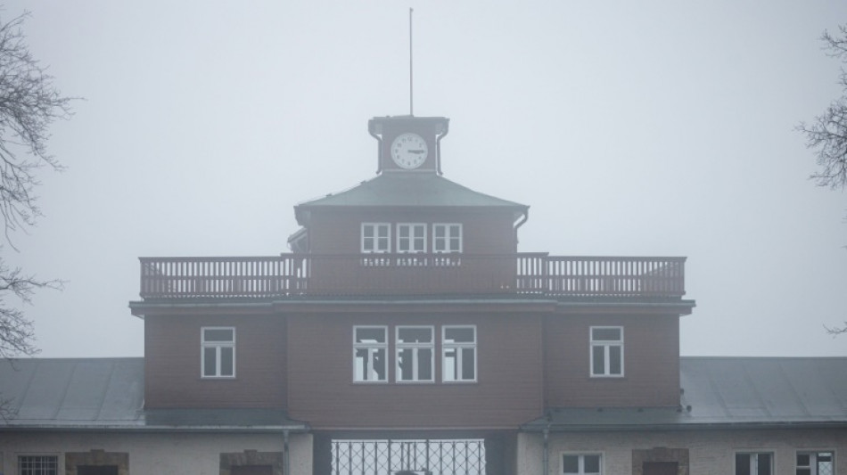 Ang&uacute;stia no memorial do campo de concentra&ccedil;&atilde;o de Buchenwald com vit&oacute;ria da extrema direita
