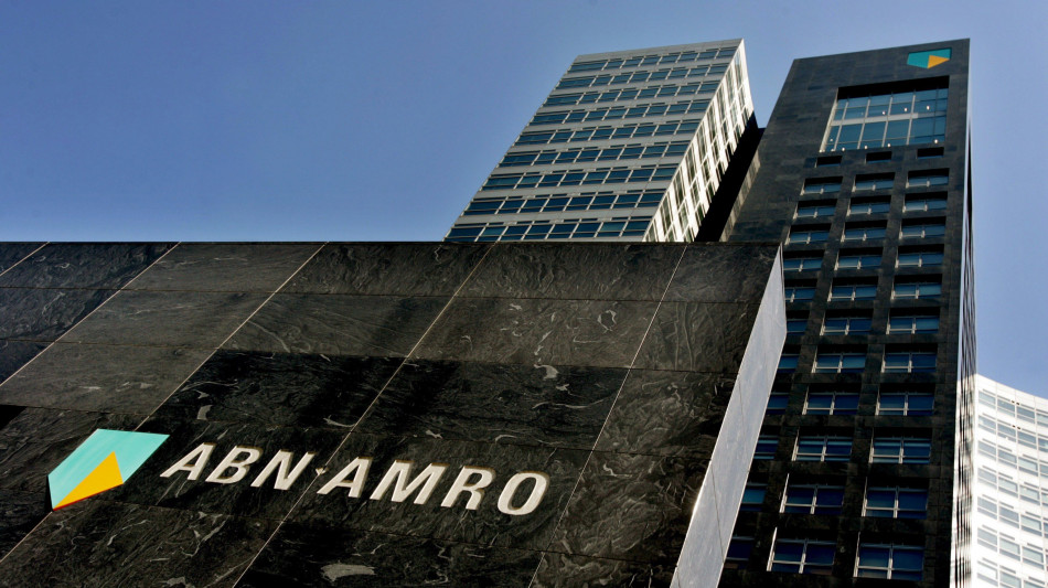 Effetto semestrale per Abn Amro in borsa ad Amsterdam (+5%)
