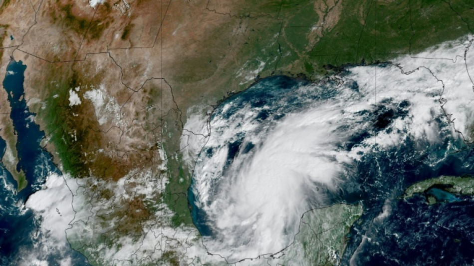 El hurac&aacute;n Isa&iacute;as genera fuertes lluvias y viento mientras se acerca a EEUU 